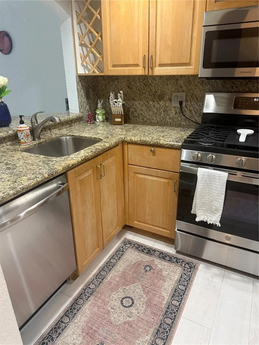 6709 N Kendall Dr # 220, Pinecrest, FL 33156