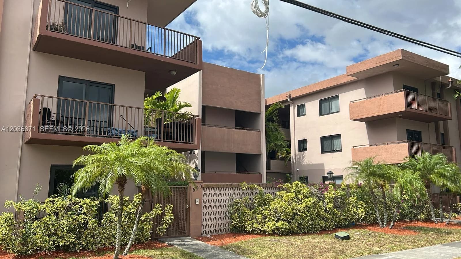 690 NE 123rd St # 207, North Miami, FL 33161