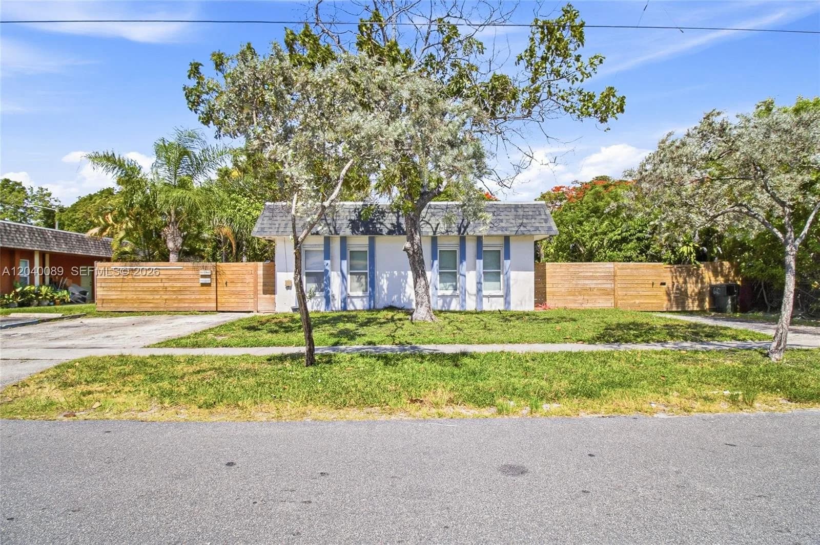 610 SW 2nd Ave # 1, Dania Beach, FL 33004