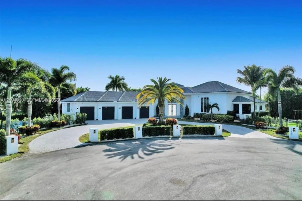 11400 NW 7th St, Plantation, FL 33325