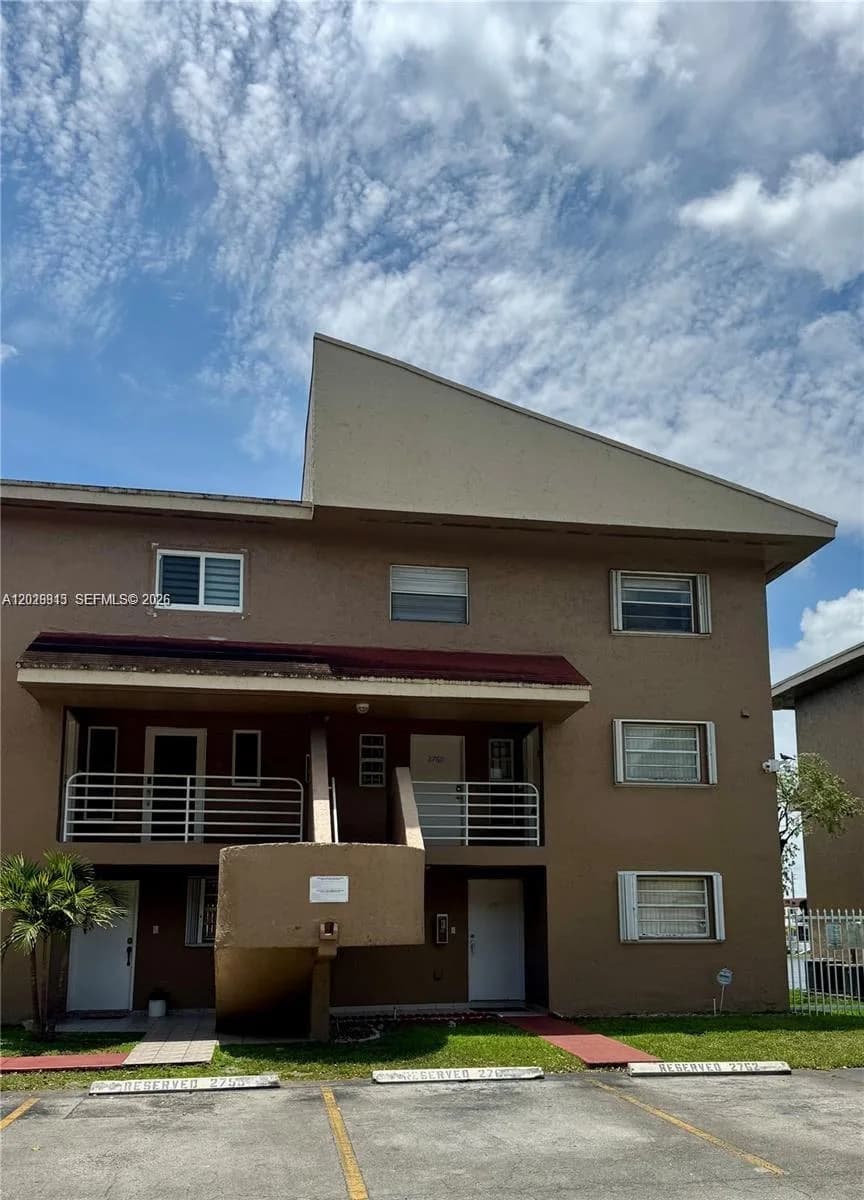 2778 W 60th St # 45, Hialeah, FL 33016