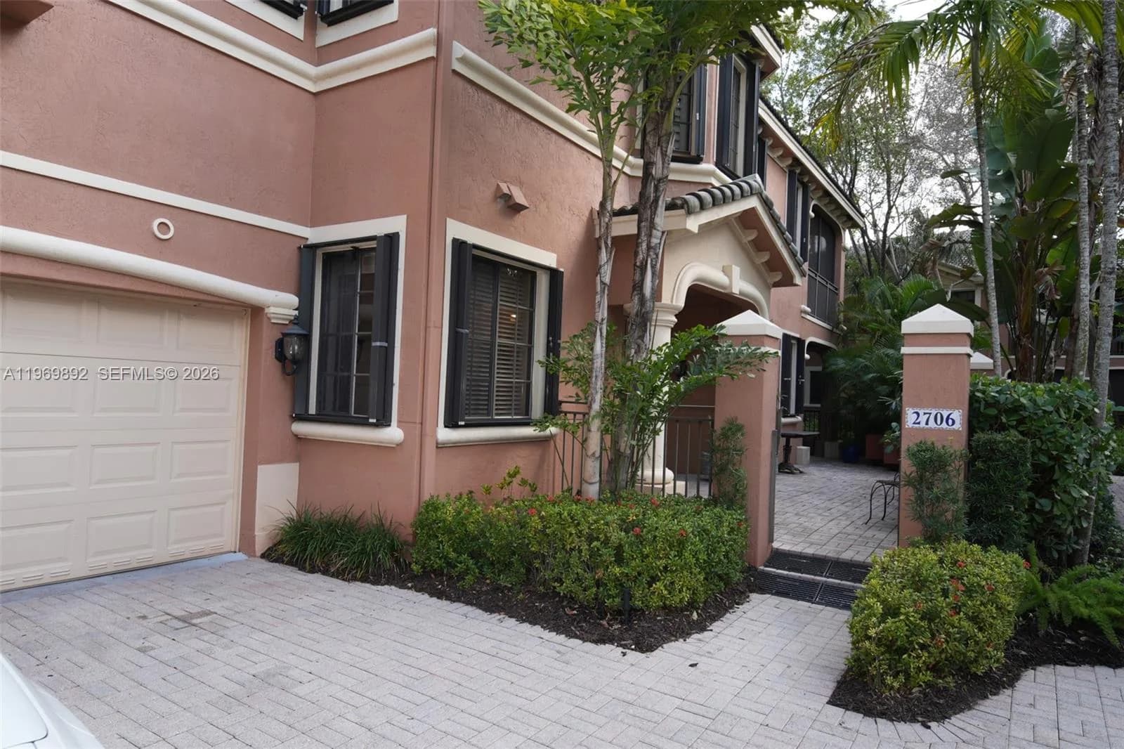 2706 Kinsington Cir # 23-2, Weston, FL 33332