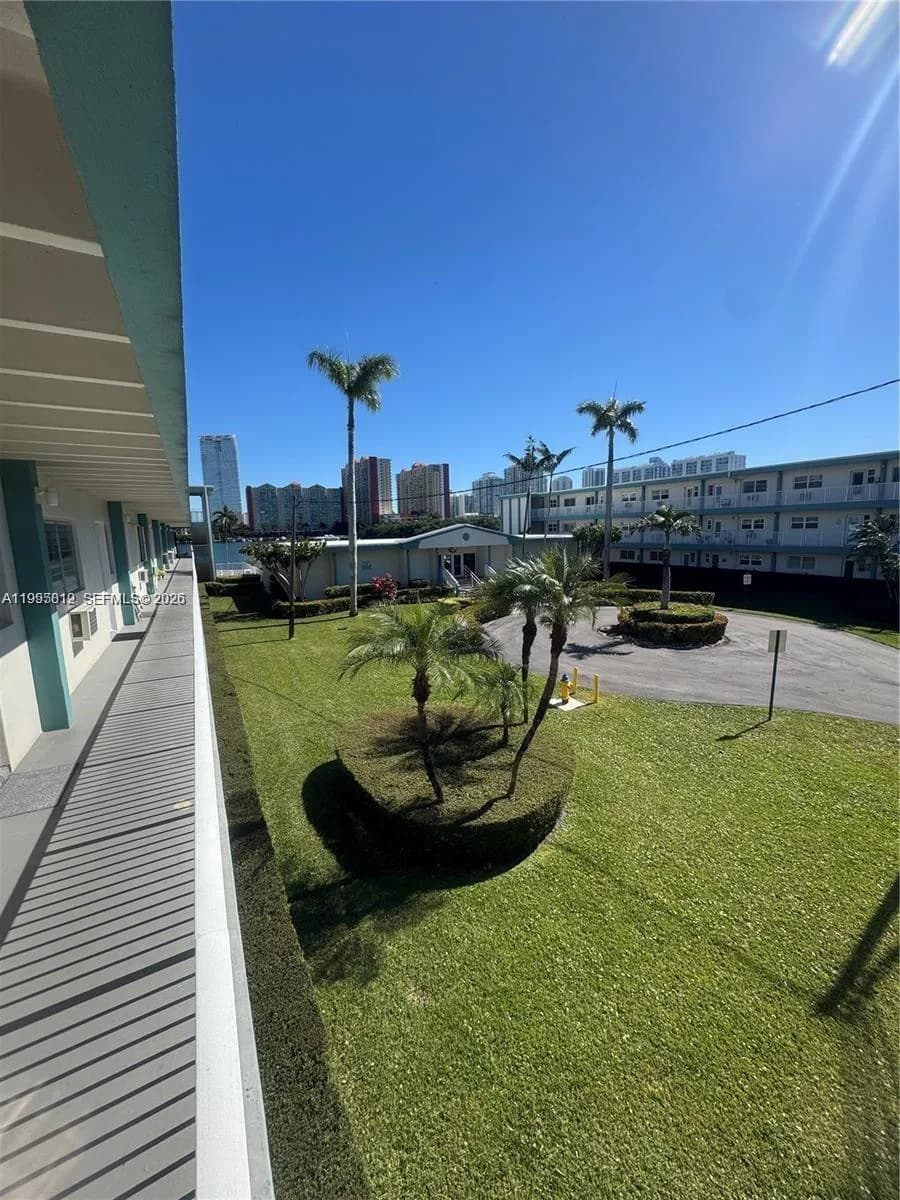 3923 NE 166th St # N208, North Miami Beach, FL 33160