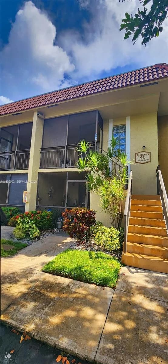 327 Lakeview Dr # 103, Weston, FL 33326