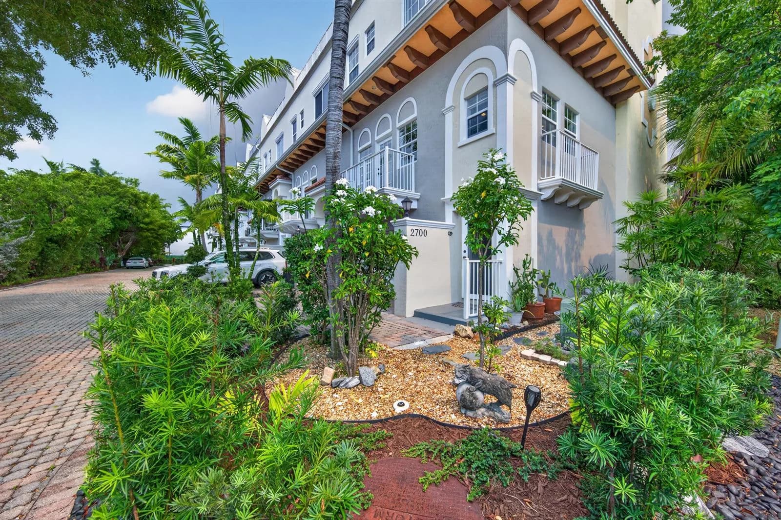 2700 NE 8th Avenue, Wilton Manors, FL 33334