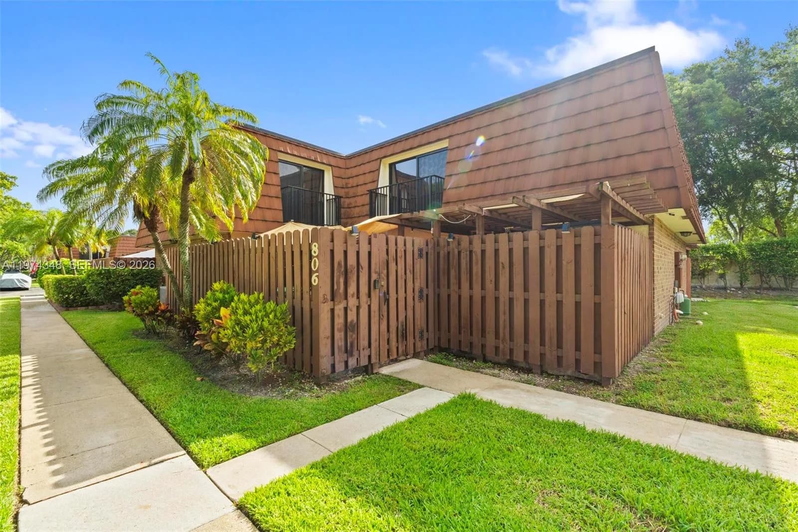 806 SW 119th Way, Davie, FL 33325