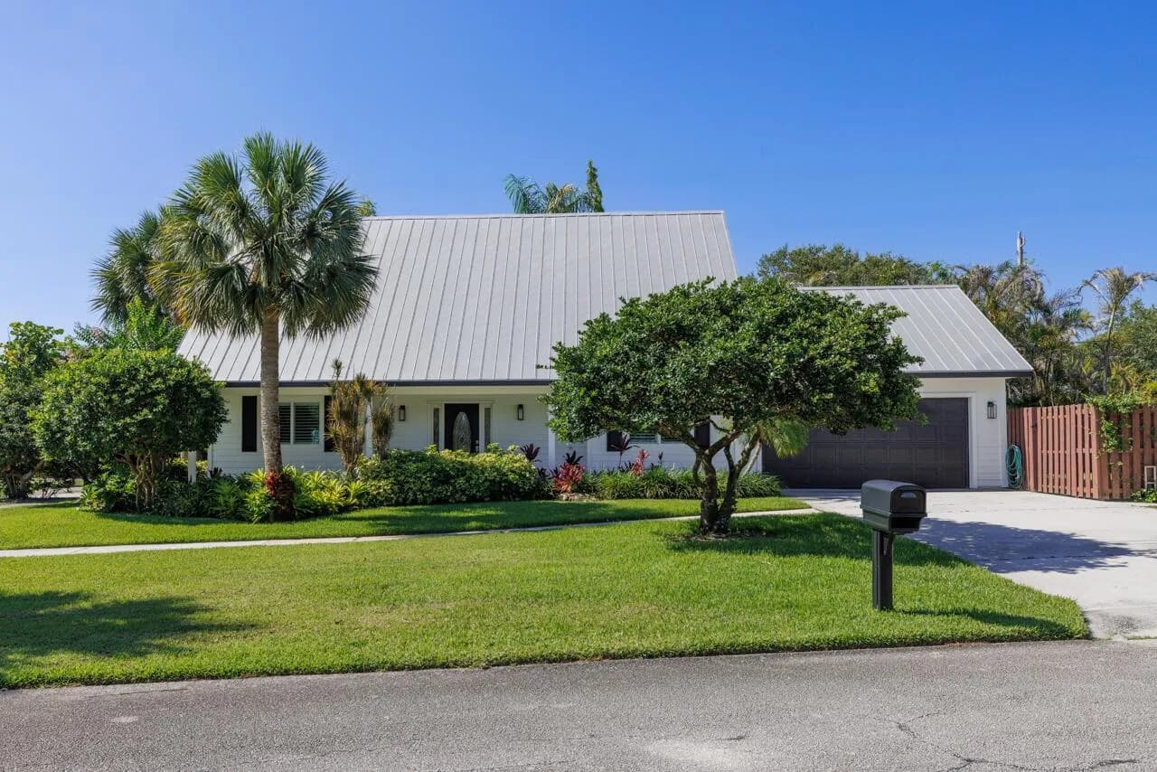 9200 SE Olympus Street, Hobe Sound, FL 33455