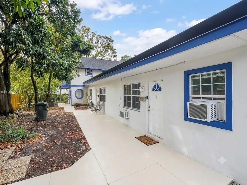 898 NE 39th St, Oakland Park, FL 33334