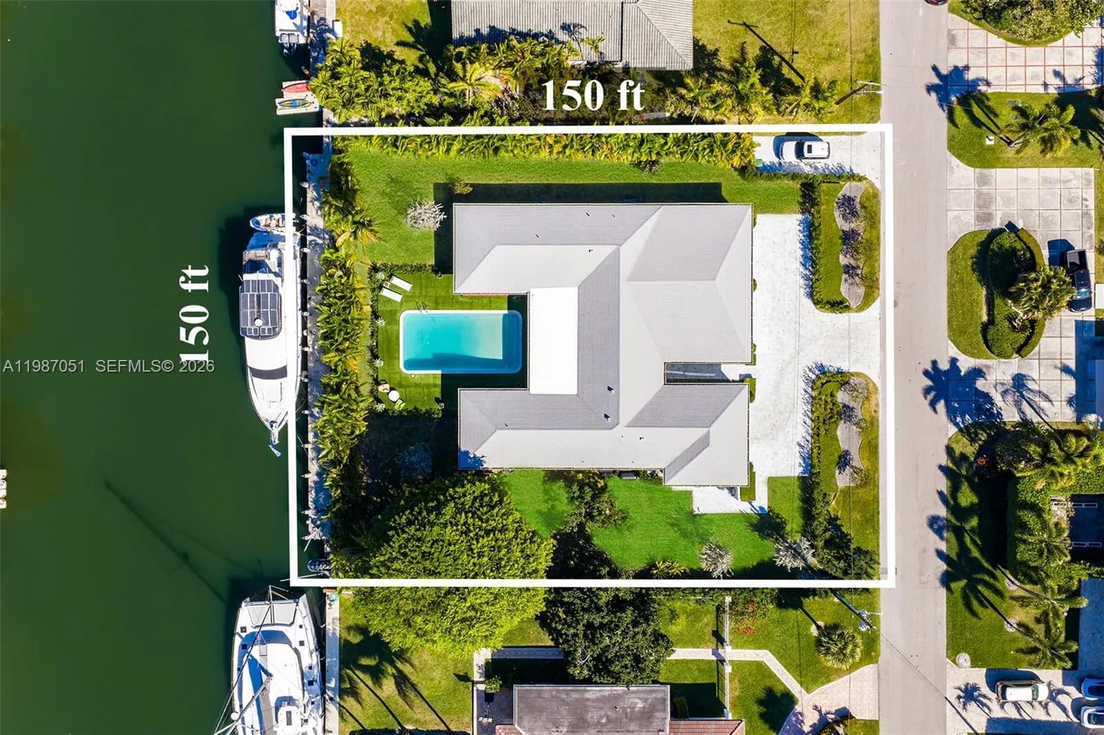 424 Alamanda Dr, Hallandale Beach, FL 33009