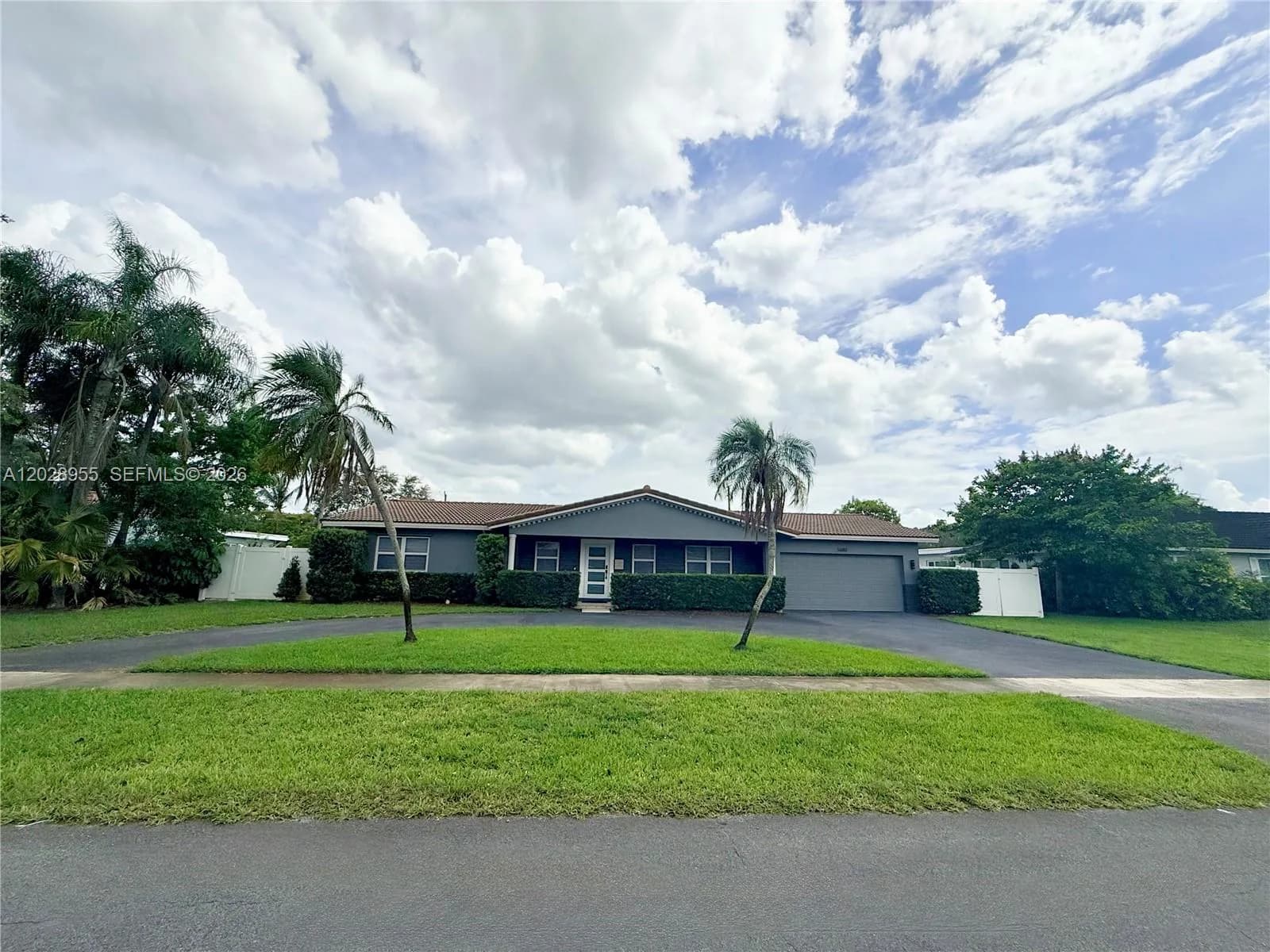 5680 SW 7th St, Plantation, FL 33317