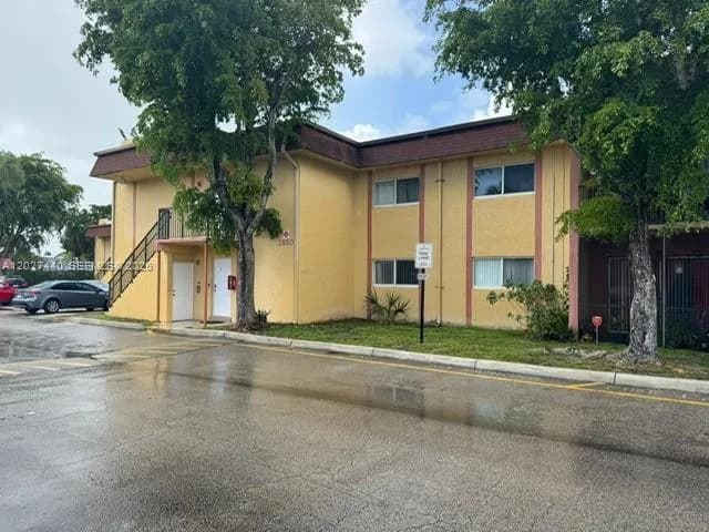 2854 NW 55th Ave # 2B, Lauderhill, FL 33313