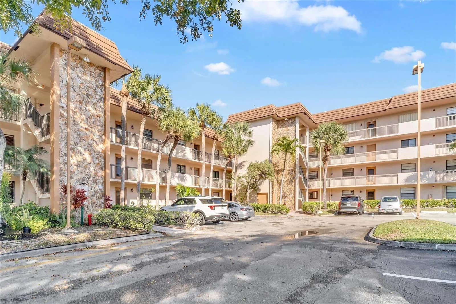 4975 E Sabal Palm Boulevard # 408, Tamarac, FL 33319