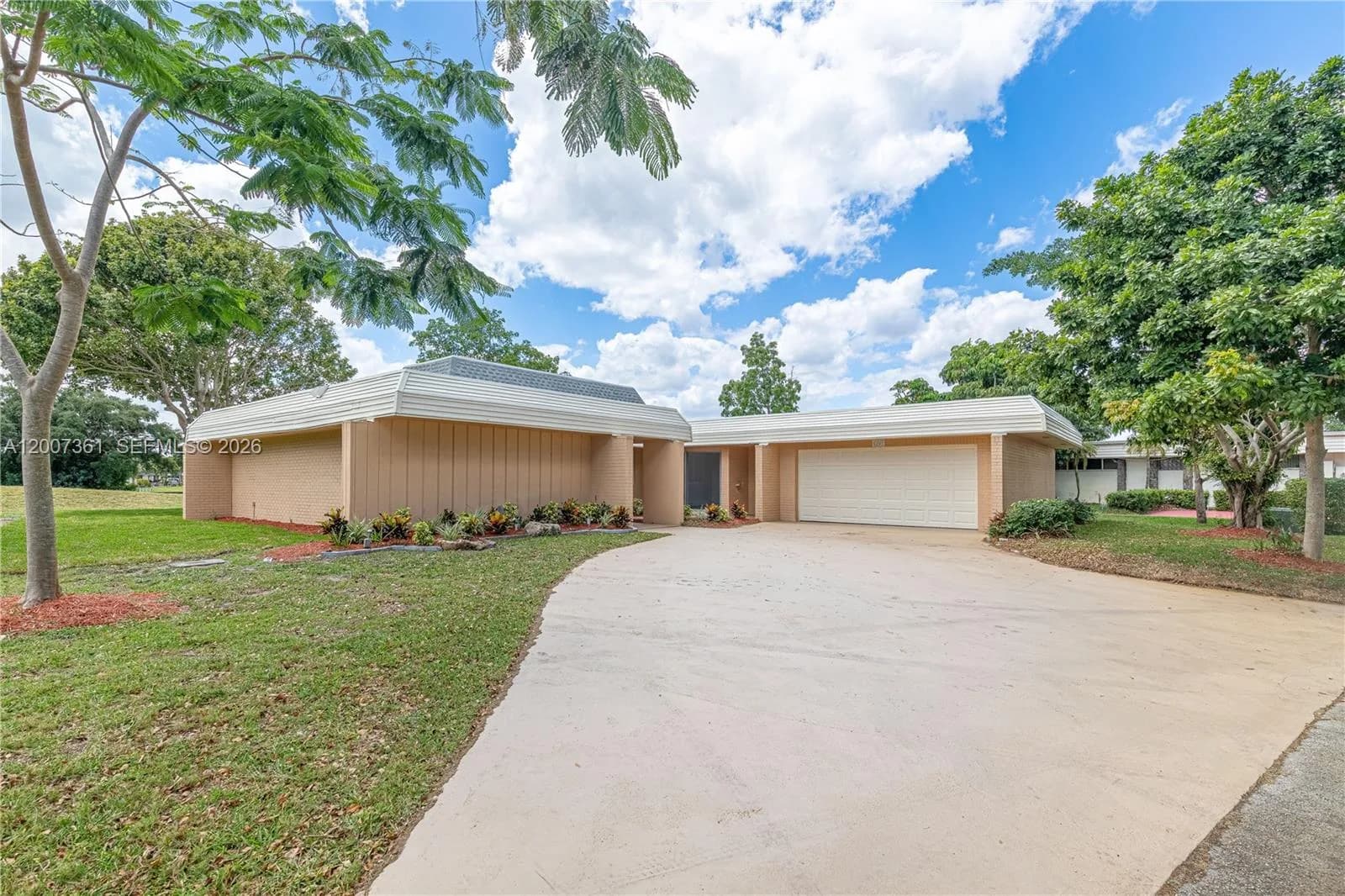 5201 Yellow Pine Ln, Tamarac, FL 33319