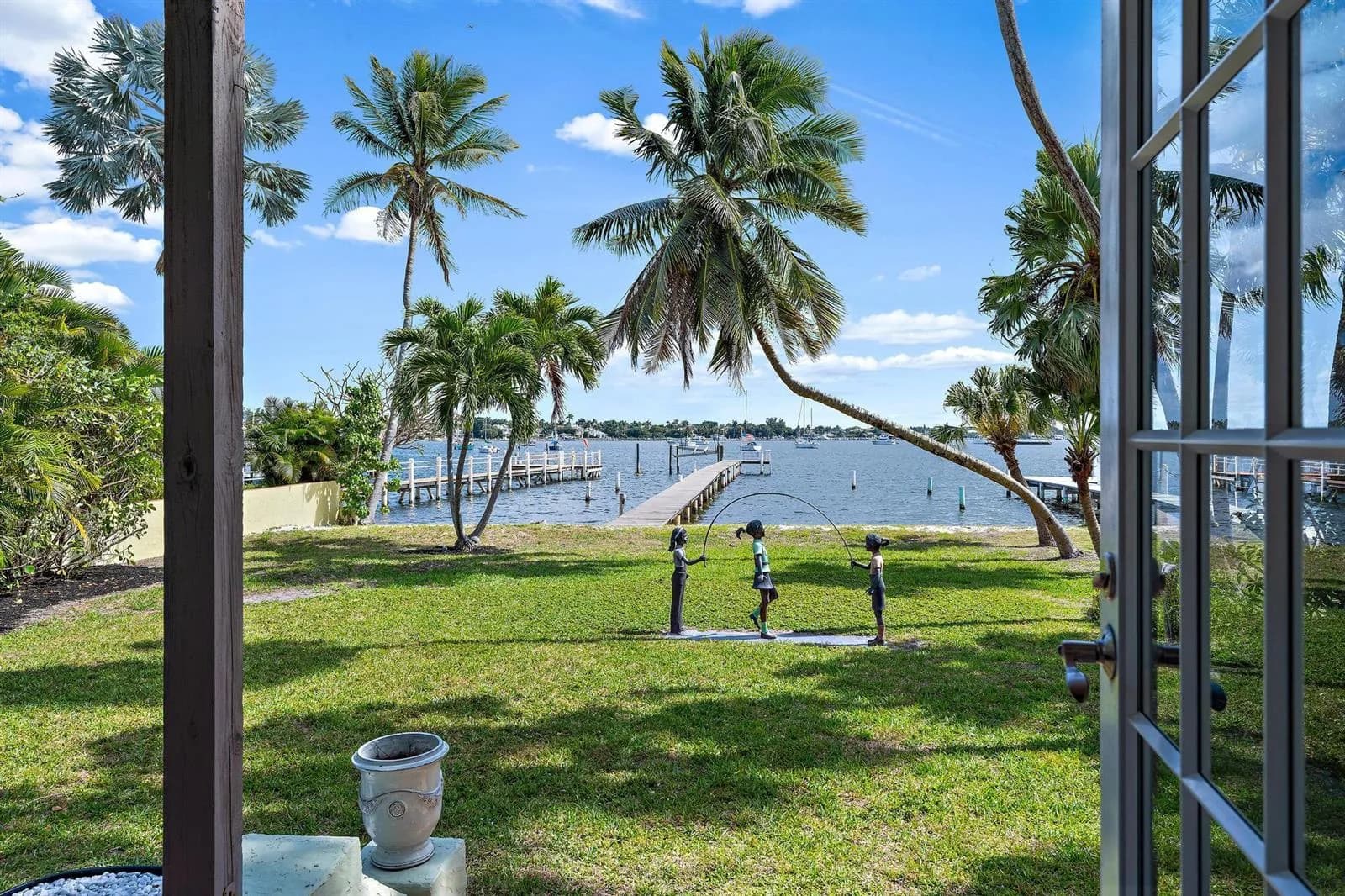 122 S Lake Drive, Lantana, FL 33462