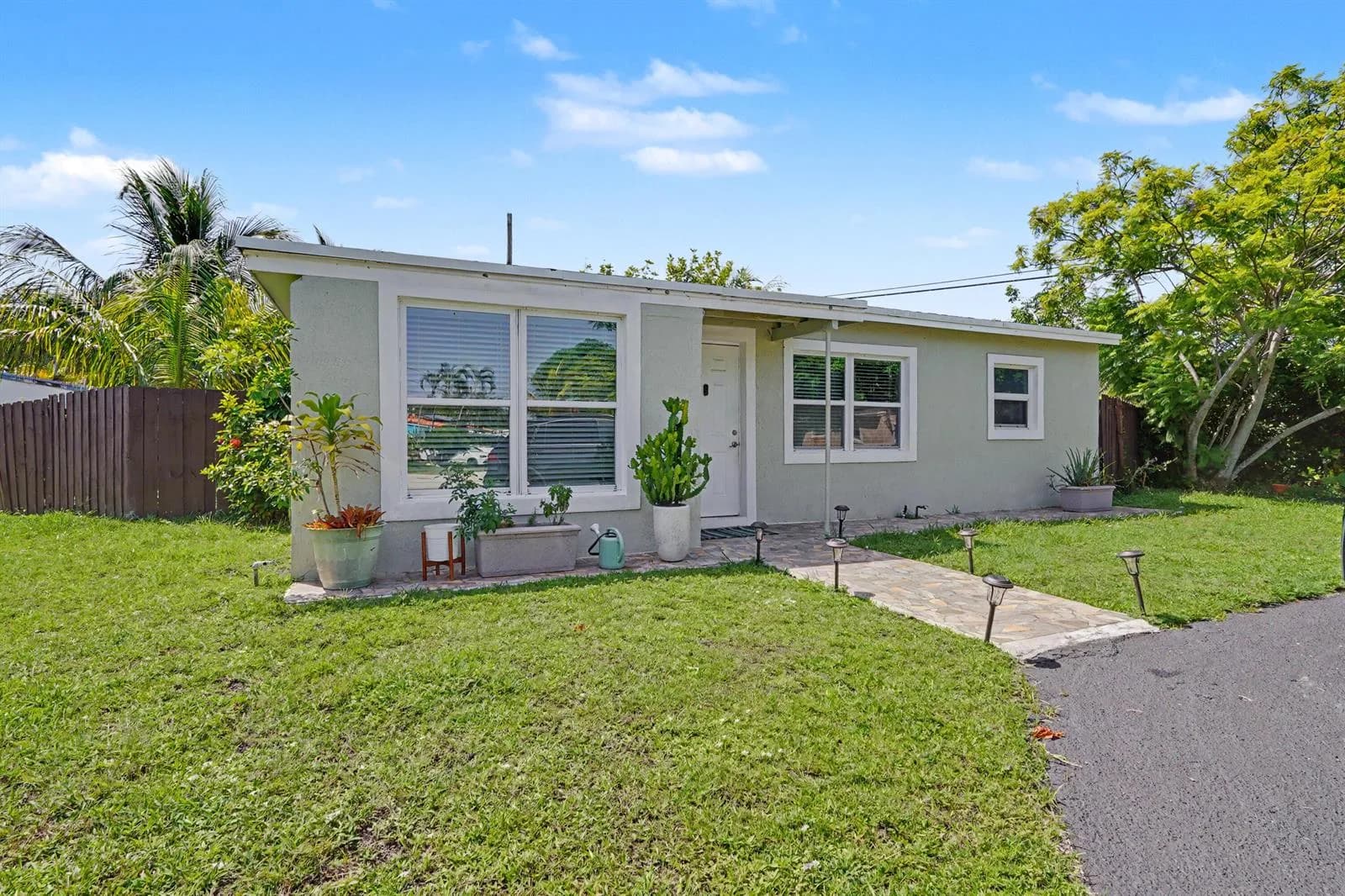 2480 NE 13th Terrace, Pompano Beach, FL 33064