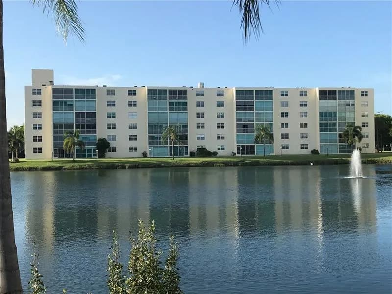 425 SE 11th Terrace # 302, Dania Beach, FL 33004