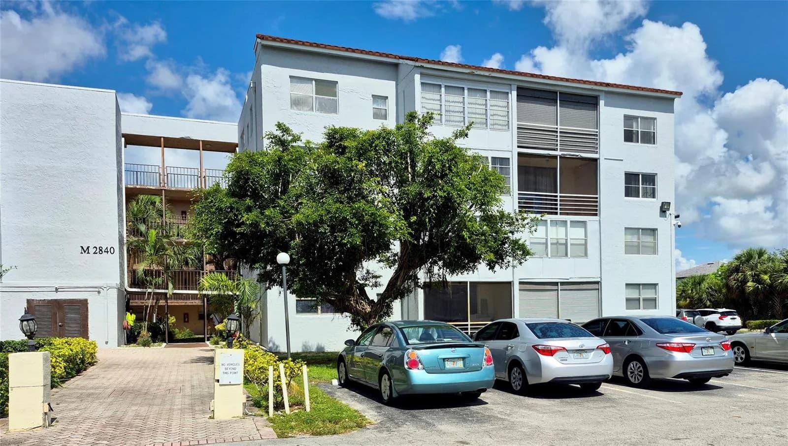 2840 Somerset Drive # 208m, Lauderdale Lakes, FL 33311