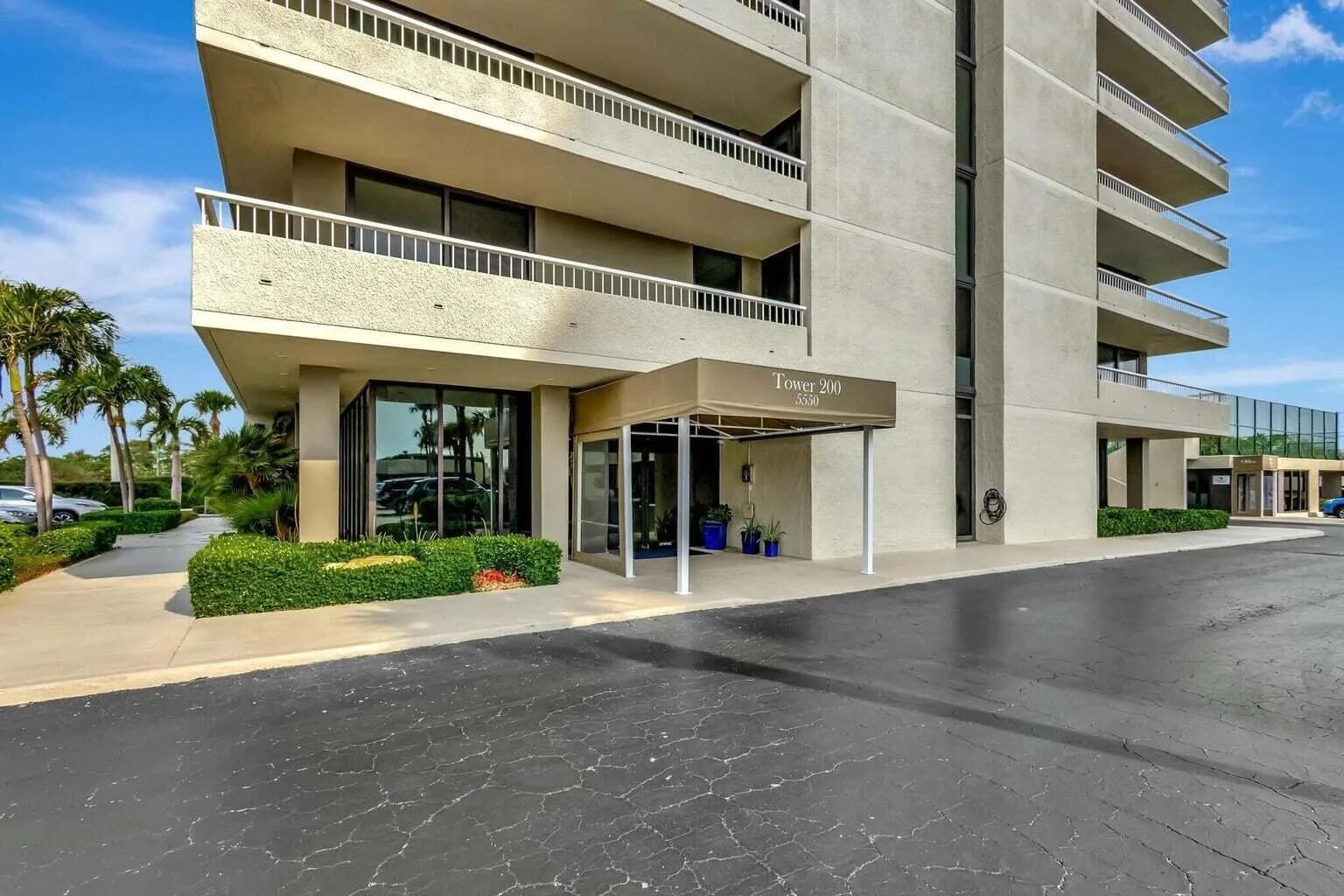 5550 N Ocean Drive # 2b, Singer Island, FL 33404