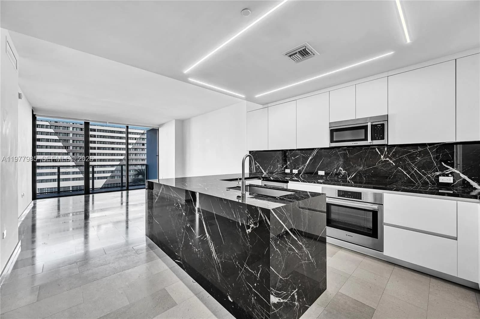 88 SW 7th St # 806, Miami, FL 33130