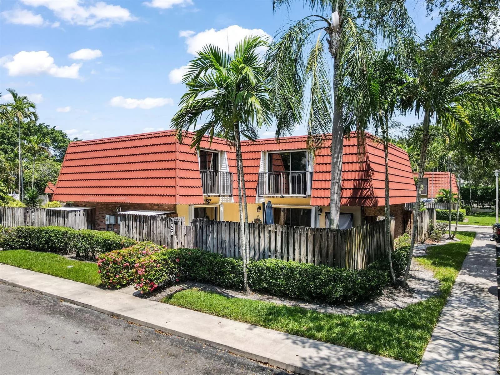 725 NW 99th Circle, Plantation, FL 33324