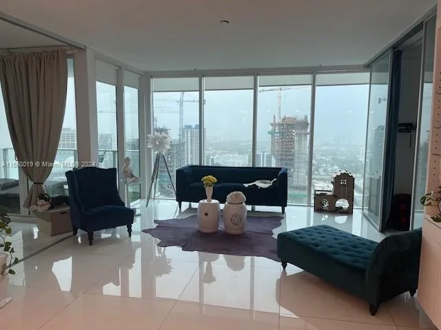 1040 Biscayne Blvd # 2607, Miami, FL 33132