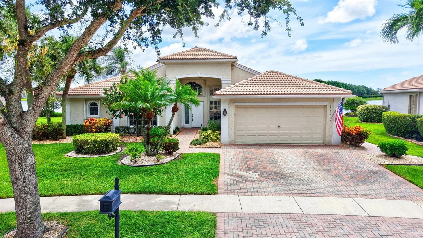 13461 Barcelona Lake Circle, Delray Beach, FL 33446