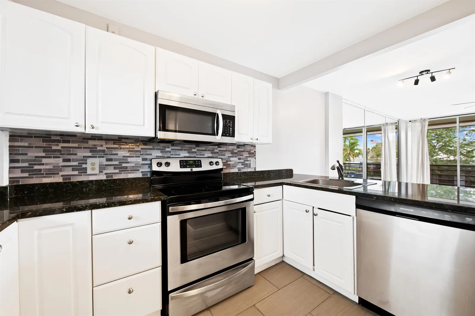 113 Royal Park Drive # 2h, Oakland Park, FL 33309