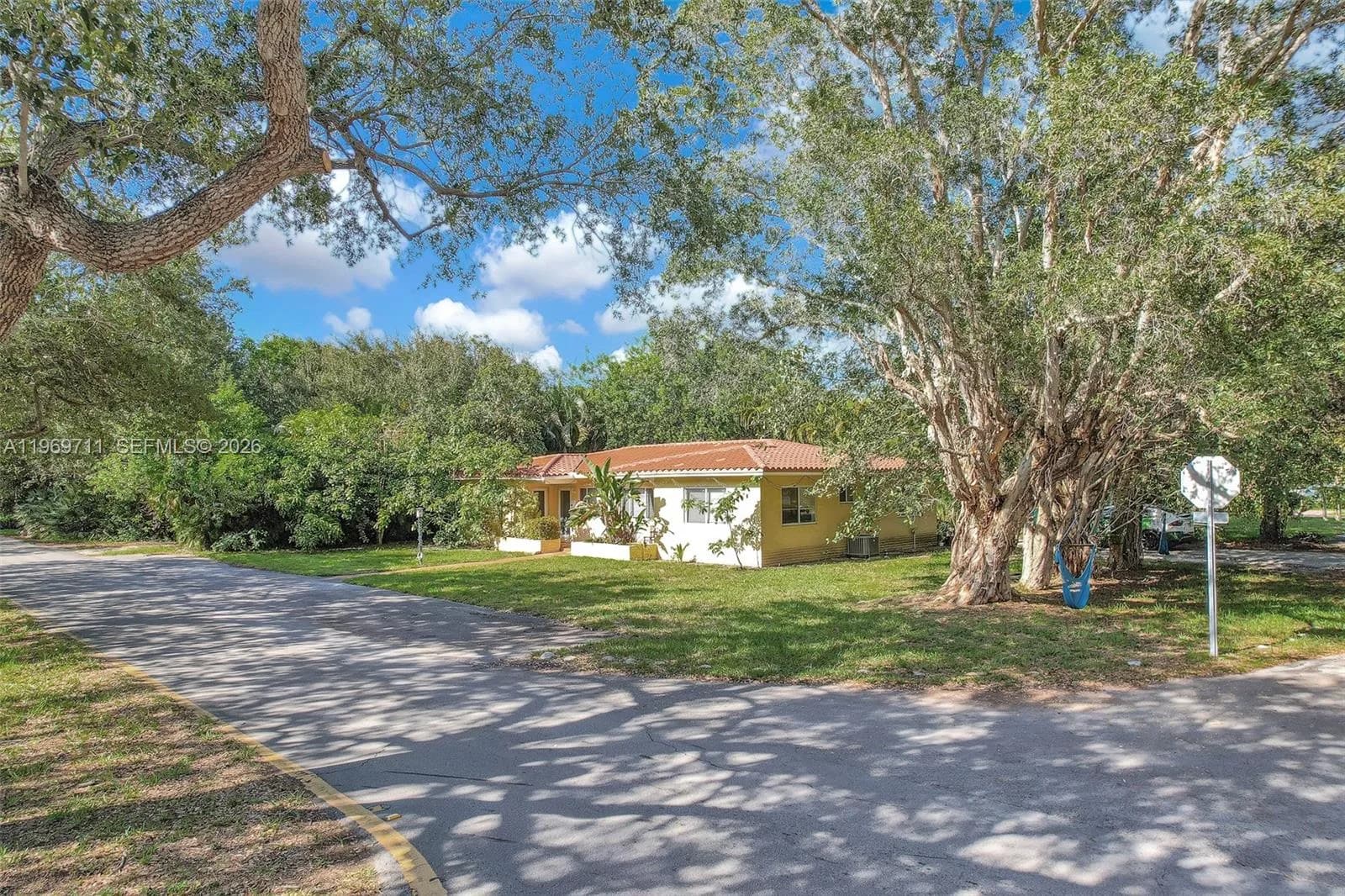 11919 NE 8th av, Biscayne Park, FL 33161