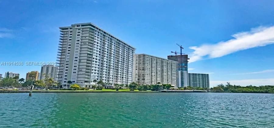 500 Bayview Dr # 125, Sunny Isles Beach, FL 33160