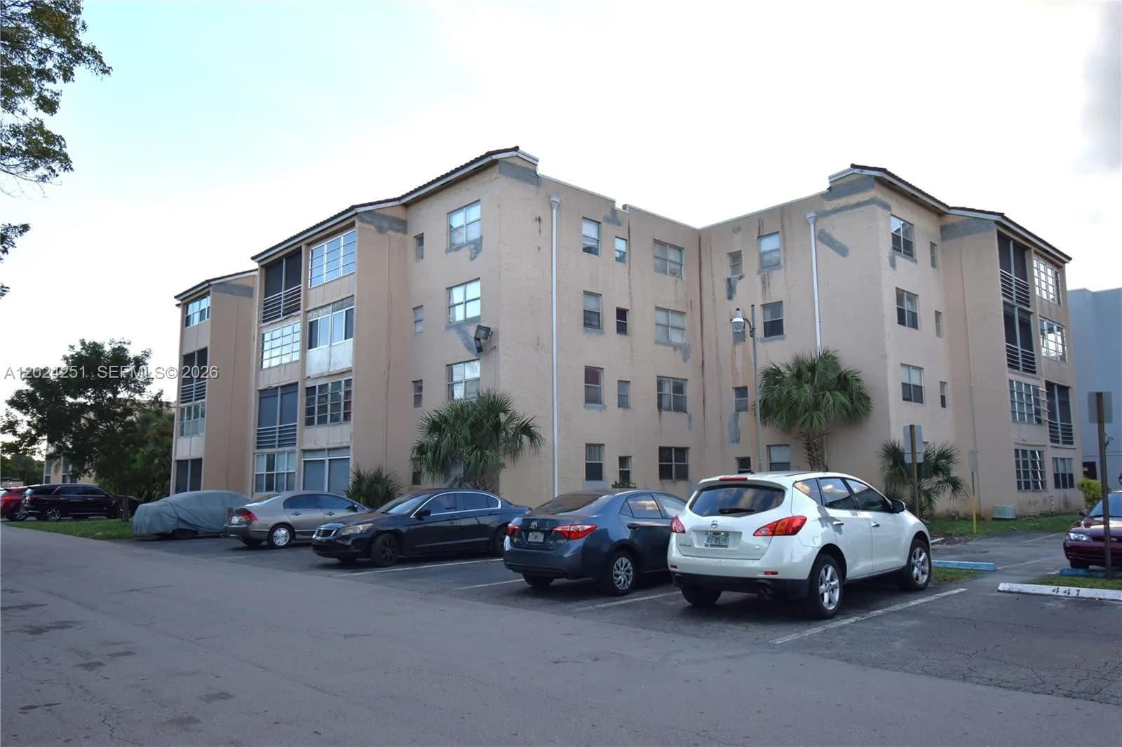 2850 Somerset Dr # 414L, Lauderdale Lakes, FL 33311