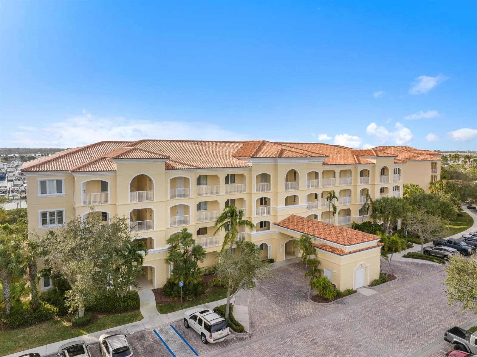 33 Harbour Isle Drive W # 201, Fort Pierce, FL 34949