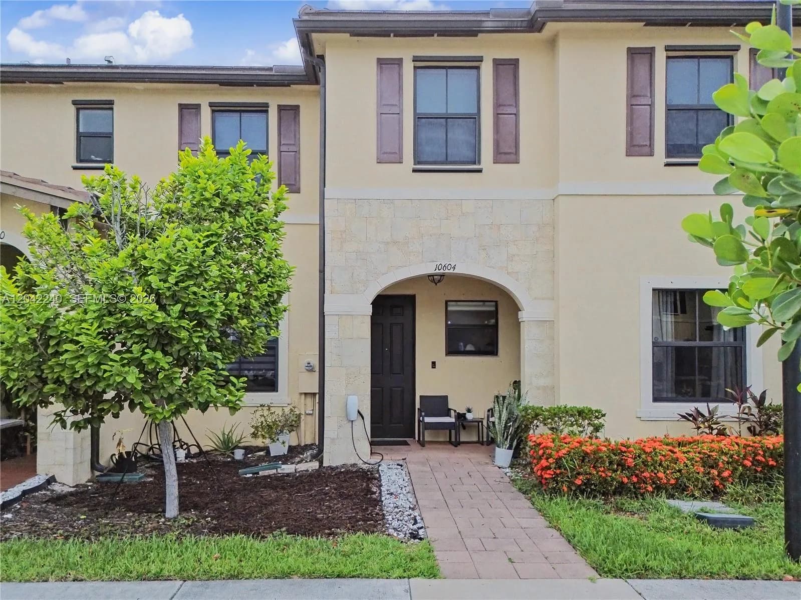10604 W 33rd Ln, Hialeah, FL 33018