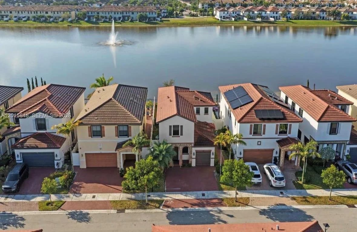 3460 W 103rd Ter, Hialeah, FL 33018