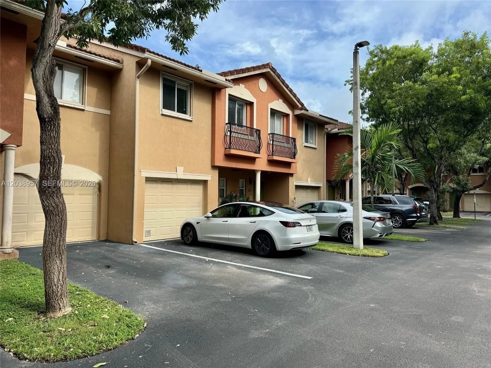 35 SE 3rd Ave # 11, Hallandale Beach, FL 33009