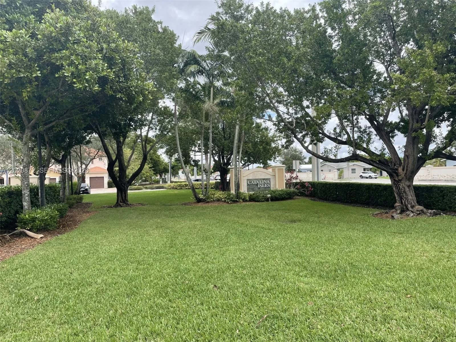 8835 S Isles Cir, Tamarac, FL 33321