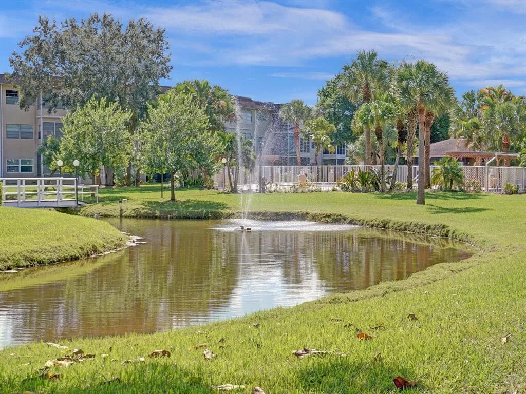 5041 W Oakland Park Boulevard # 111, Lauderdale Lakes, FL 33313