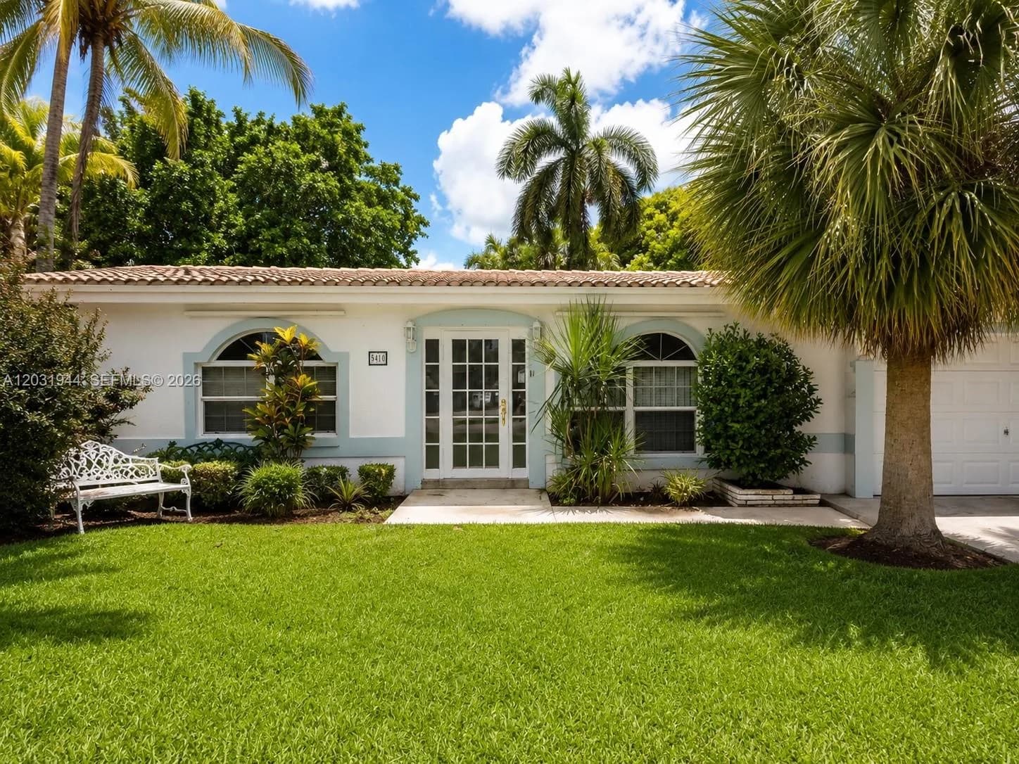 800 NE 2nd Ct, Hallandale Beach, FL 33009